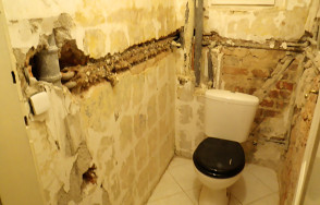 Průběh rekonstrukce WC